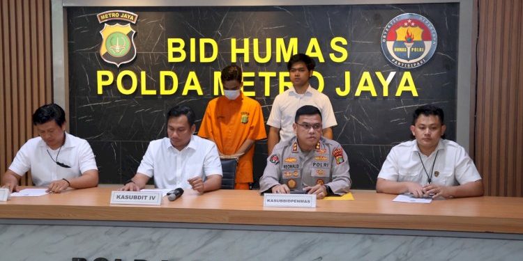 Siasat Dua Bersaudara Tersangka Pemerasan Modus VCS Menyamar Jadi Wanita