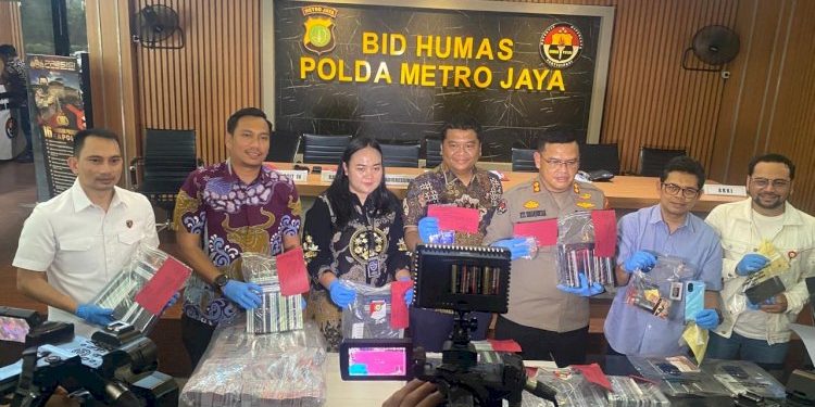 Ditsiber Polda Metro Jaya Tangkap Penipu WhatsApp, Korban Kehilangan Rp261 Juta
