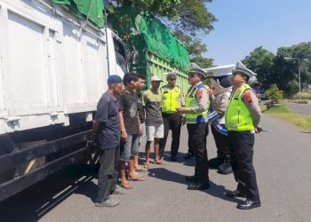 Sosialisasi Over Dimensi dan Overload kepada Sopir Truk oleh Satlantas Polres Pekalongan