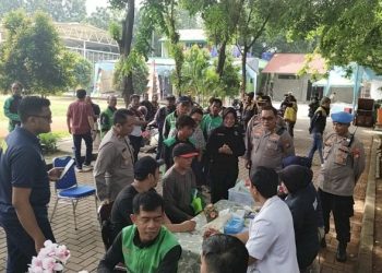 Pemeriksaan Kesehatan Gratis Baksos untuk Pengemudi Ojek Online Polres Metro Jakarta Selatan