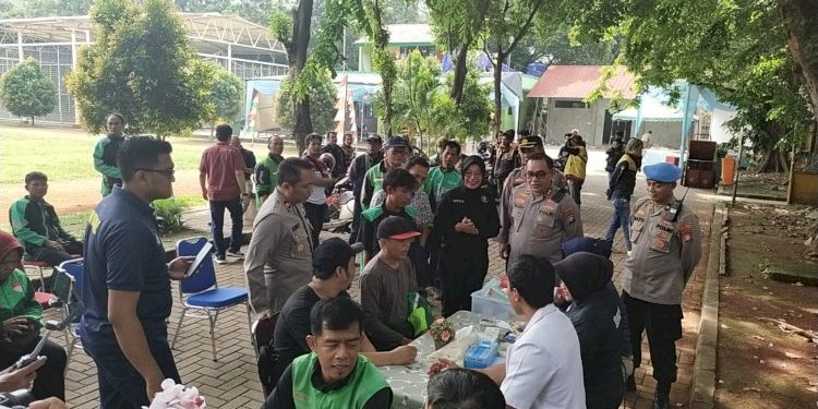Pemeriksaan Kesehatan Gratis Baksos untuk Pengemudi Ojek Online Polres Metro Jakarta Selatan