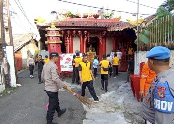 Peringatan HUT Bhayangkara ke-79 Polsek Metro Gambir Gelar Bakti Religi di Vihara Lo Cia Bio