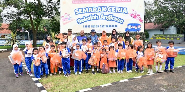 Peringatan HUT ke-37 Yayasan Ardhya Garini di Sekolah Angkasa Lanud Husein