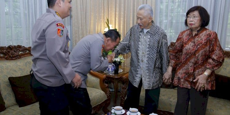 Anjangsana HUT Bhayangkara ke-79, Kunjungan Polri ke Mantan Kapolri Roesdihardjo