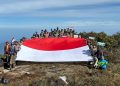Ekspedisi Hari Bhayangkara Bentangkan Bendera Merah Putih di Puncak Gunung Leuser