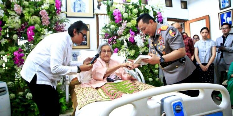 Perayaan Ulang Tahun ke-100 Ny Meriyati Hoegeng Sebagai Simbol Kesetiaan dan Keteladanan