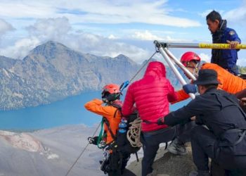 Tim SAR Gabungan Hadapi Medan Ekstrem dalam Penyelamatan Pendaki Brasil di Rinjani