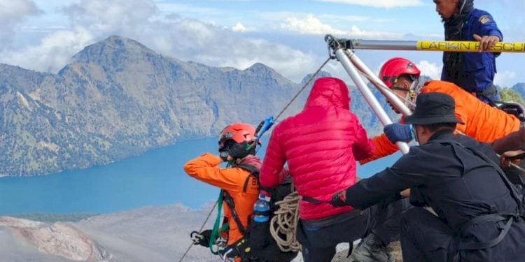 Tim SAR Gabungan Hadapi Medan Ekstrem dalam Penyelamatan Pendaki Brasil di Rinjani