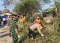 Polsek Cikarang Pusat dan Instansi Terkait Laksanakan Kerja Bakti Bersihkan Saluran Irigasi Hegarmukti
