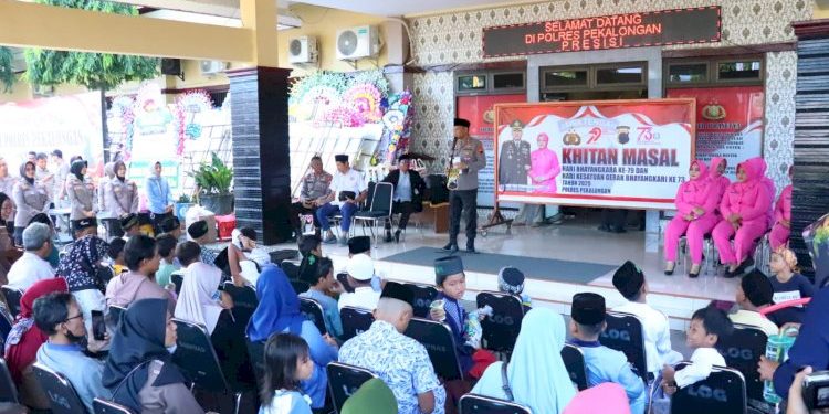 Khitanan Massal Gratis oleh Polres Pekalongan