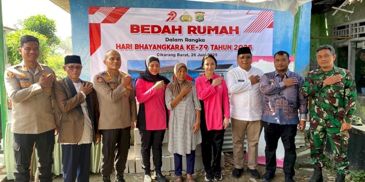 Bakti Sosial Bedah Rumah di Bekasi Menyambut Hari Bhayangkara ke-79