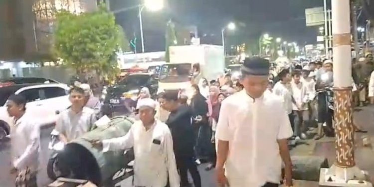 Pawai Obor Meriahkan Tahun Baru Islam 1 Muharram 1447 H di Kebon Jeruk