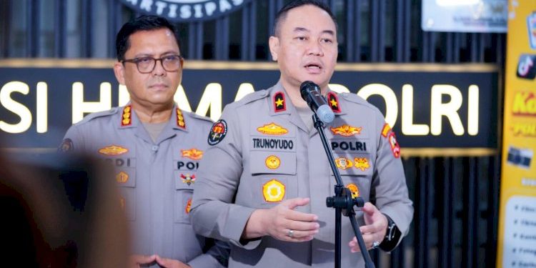 Robot Humanoid dan Robot Dog Beratribut Polisi Meriahkan Monas Jelang Hari Bhayangkara ke-79