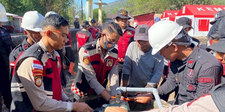 Polda NTT Bantu Dinamo Air dan Perbaiki Sumur untuk Kebutuhan Air Bersih Pengungsi Konga