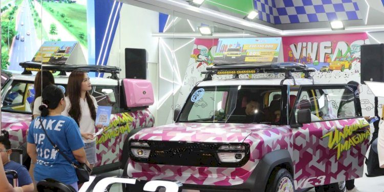Mobil Listrik Menarik Perhatian Pengunjung di Jakarta Fair