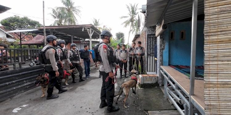 Unit K-9 Polda NTB Gerebek Kampung Narkoba dan Amankan 29,72 Gram Sabu