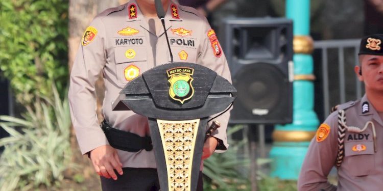 Pimpin Upacara Kenaikan Pangkat 886 Personel Kapolda Metro Jaya, 12 Personel Terima Pangkat Pengabdian