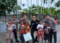 Satgas Ops Damai Cartenz Bagikan Keceriaan untuk Anak-anak di Mimika