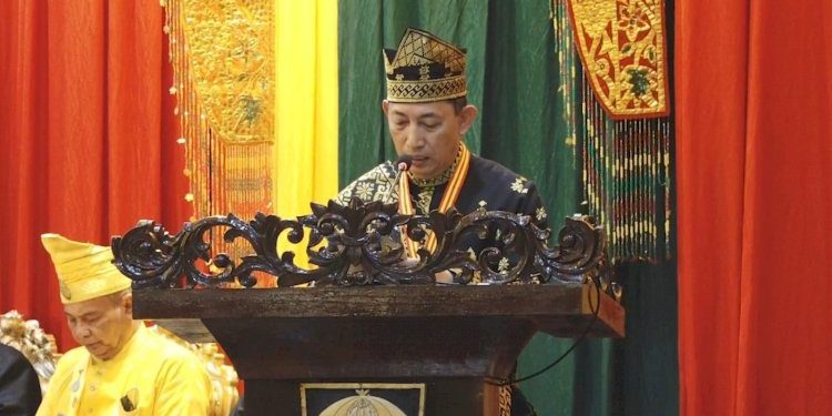Kapolri Mendapat Anugerah Adat Ingatan Budi dari Lembaga Adat Melayu Riau