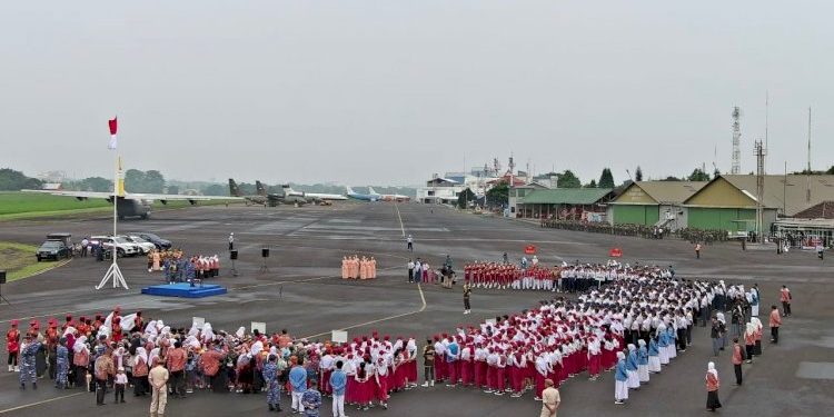 Danlanud Husein Sastranegara Resmikan MPLS Sekolah Angkasa Tahun Ajaran 2025-2026