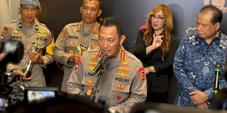Komitmen Reformasi dan Pelayanan Terbaik Kapolri dalam Hoegeng Awards 2025