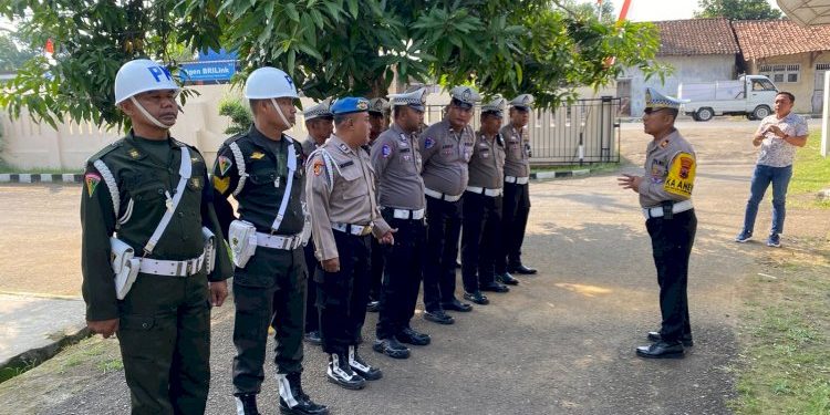 Cek Personil Propam Jelang Operasi Patuh Candi 2025 Polres Pekalongan