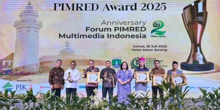 Tiga Pemimpin Aceh Terima Pimred Award, Dua Tidak Hadir