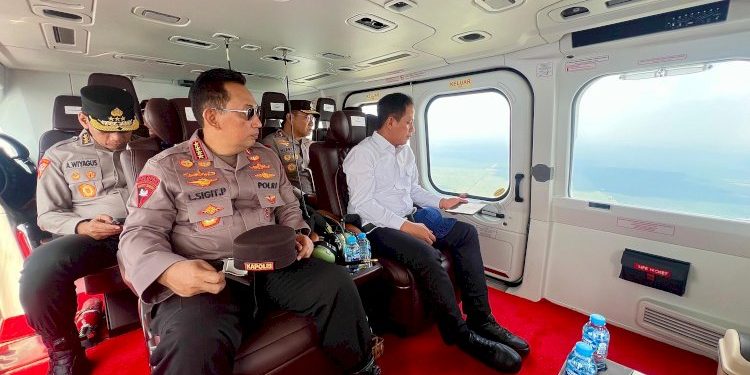 Kapolri Monitor Titik Api Melalui Udara dan Tinjau Kesiapan Penanganan Karhutla Riau