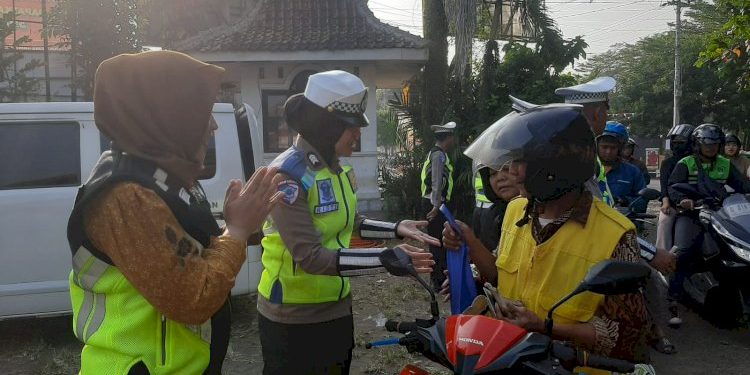 Tindak Pelanggar di Tugu 0 Km Kajen dalam Operasi Patuh Candi 2025 oleh Polres Pekalongan