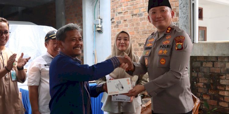 Jumat Curhat RW 03 Rengas, Warga Sampaikan Aspirasi dan Apresiasi untuk Polri
