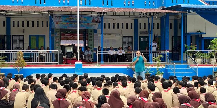 Ketua Umum JMSI Ajak Siswa SMPN 1 Padangsidimpuan Bertanya Siapa yang Ingin Jadi Astronot