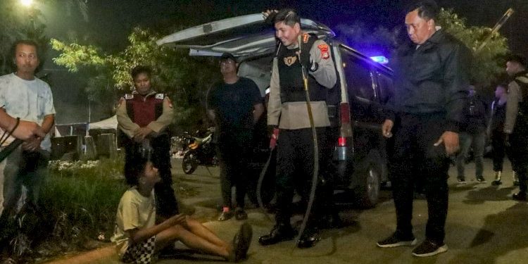 Polres Metro Jakarta Timur dan Polsek Cakung Lakukan Patroli Gabungan Cegah Tawuran dan Tingkatkan Keamanan