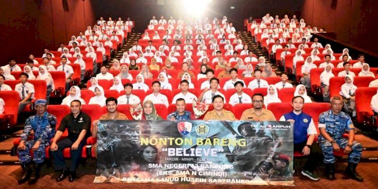 Tumbuhkan Patriotisme, Lanud Husein Sastranegara Ajak Siswa SMA 13 Bandung Nonton Bareng Film Perjuangan