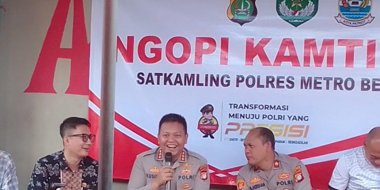 Kapolres Metro Bekasi Kota Temui Warga Slum Area Kayuringin Jaya dalam Ngobrol Kamtibmas