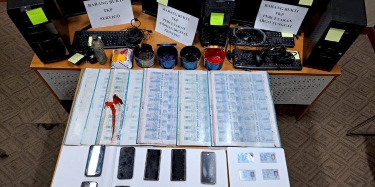 Gerebek Lokasi Percetakan Uang Palsu oleh Bareskrim