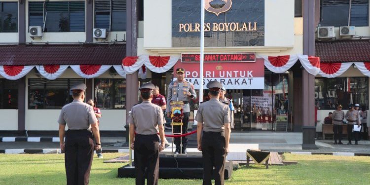 Kapolres Boyolali Pimpin Upacara Penghargaan Kenaikan Pangkat Tiga Anggota