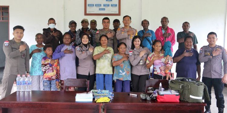 Apresiasi Satgas Ops Damai Cartenz Gelar Bakti Kesehatan Gratis untuk Lansia di Kampung Ansudu