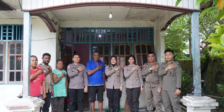 Satgas Ops Damai Cartenz Melakukan Kunjungan ke Lansia di Sarmi