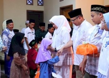Hari Pertama Tinggal di Rumah Dinas, Kapolres Pekalongan Bagikan Kasih kepada Anak Yatim