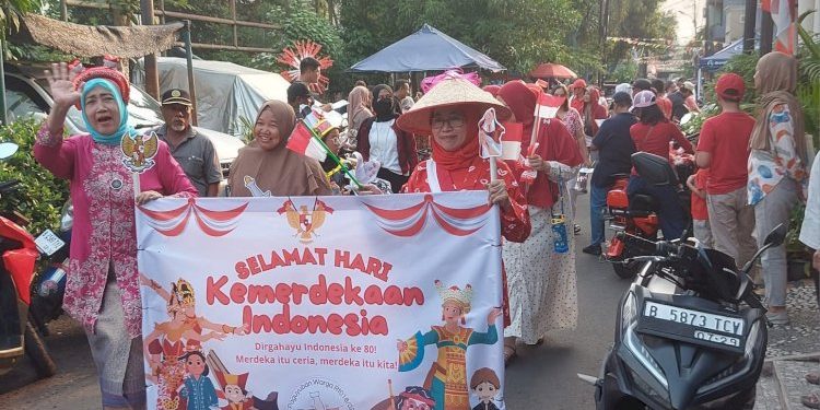 Warga Komplek DKI Pondok Kelapa Gelar Karnaval Nusantara Sambut HUT ke-80 Kemerdekaan RI