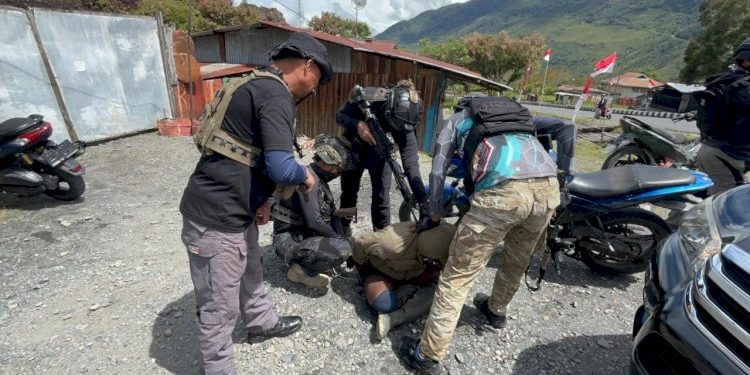 Anggota KKB Ditangkap Satgas Damai Cartenz Karena Terlibat Penembakan Personil Polri di Puncak Jaya
