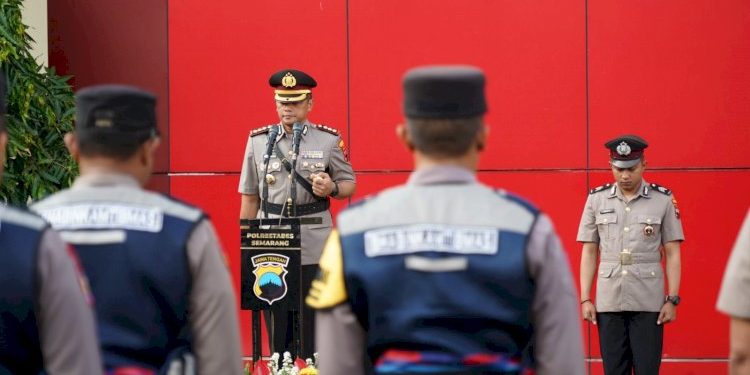 Upacara Hari Juang Polri di Polrestabes Semarang Sertijab dan Pemberian Penghargaan