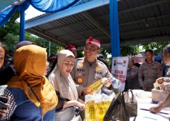 Pasar Murah Polri Sebagai Bentuk Pengabdian untuk Masyarakat Alumni Akpol 90 di Semarang