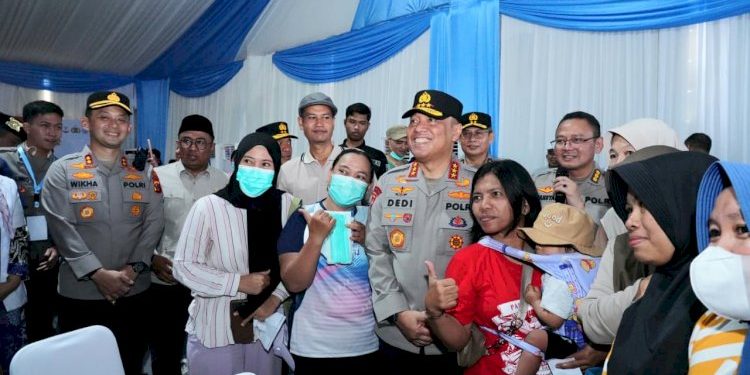 Wakapolri Temui Warga Gunung Sindur dalam Bakti Sosial Sekolah Kemala Taruna