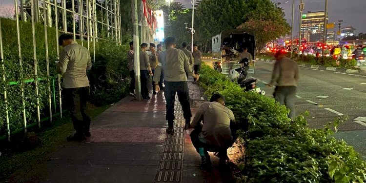 Brimob Polda Metro Jaya Periksa Kawasan DPR Jelang May Day untuk Pastikan Keamanan