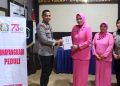 Bhayangkari Polres Pekalongan Berikan Tali Asih untuk 8 Personil Terluka Saat Amankan Demo