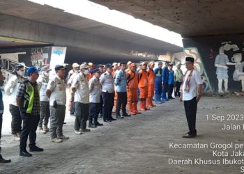 Sambut KTT ASEAN, Tiga Pilar Grogol Petamburan Lakukan Penertiban Kolong Jembatan