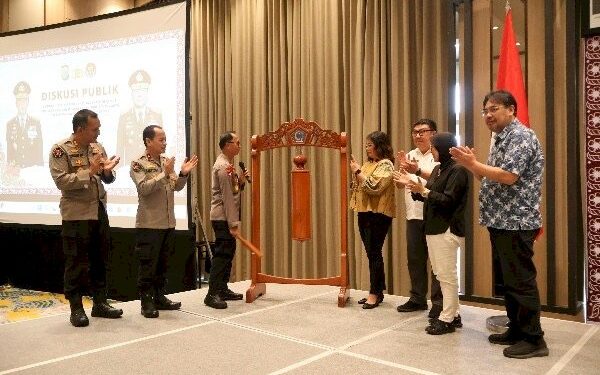 Diskusi Keterbukaan Informasi Publik Bersama Personel Polda Sulut