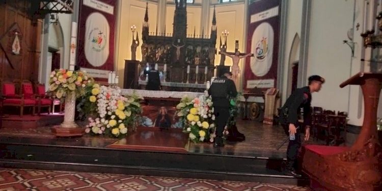 Polisi Amankan Ibadah Paskah di Katedral Jakarta