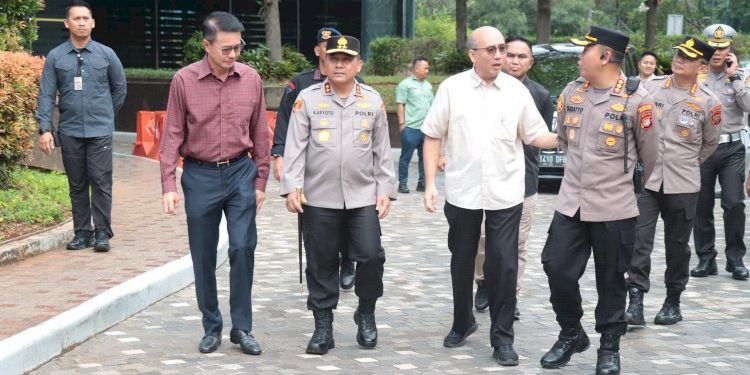 Kapolda Metro Jaya Cek Pengamanan Paskah di Gereja Katedral Jakarta